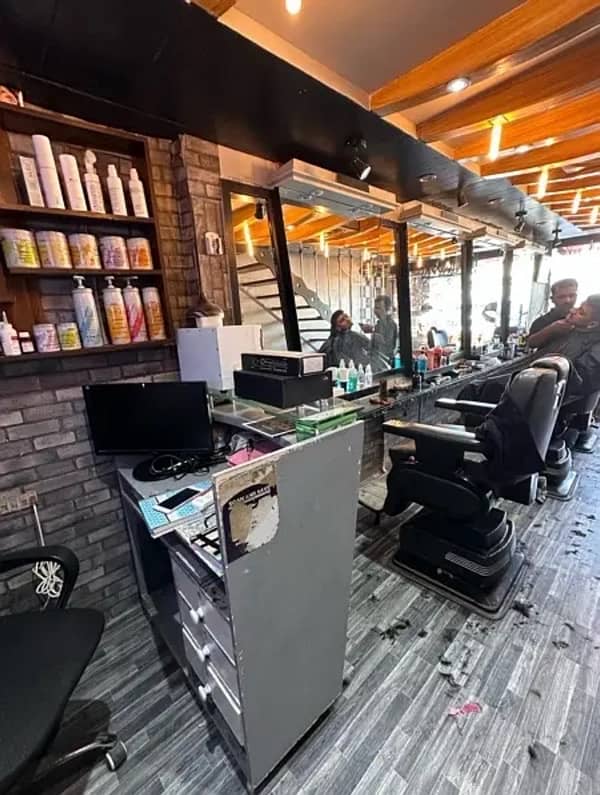 MEN’S SALON SETUP FOR SALE 8