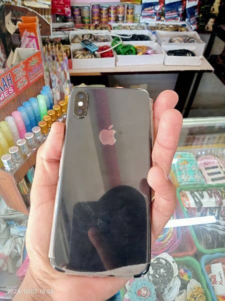 iphone x with mirror condition one handed phone ! 1