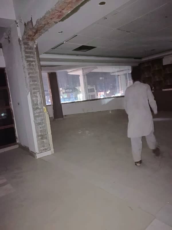 first floor hall for rent in Ali town near thokar main raiwand road for snoker club and Gym setup 1