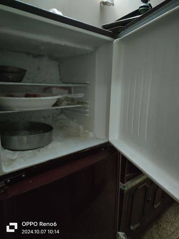 orient fridge medium large size in very good condition 1