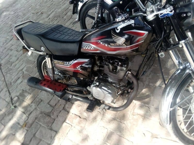 I'm sale my bike Honda 125 all ok paper ok no issu chak then lay 0