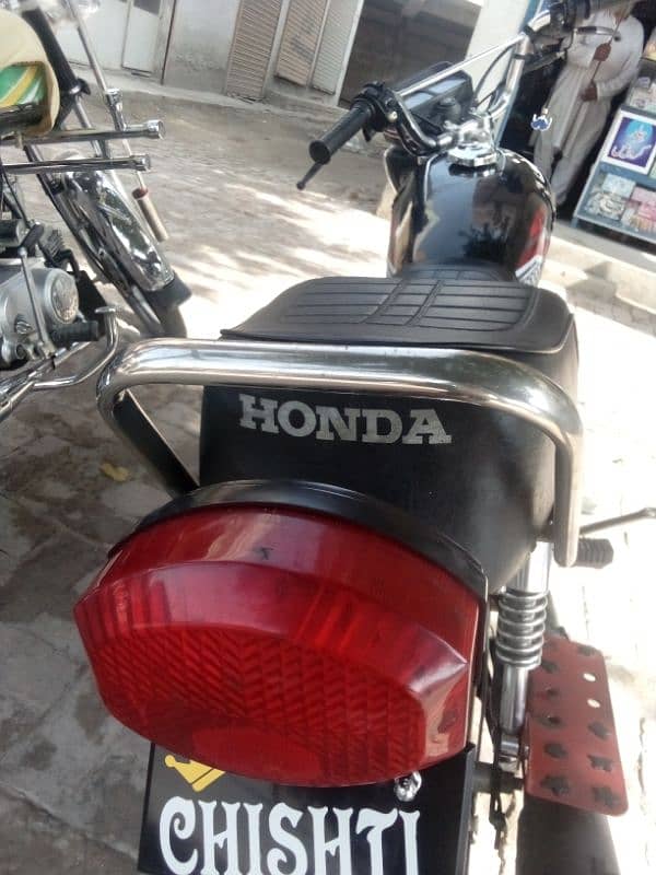 I'm sale my bike Honda 125 all ok paper ok no issu chak then lay 2