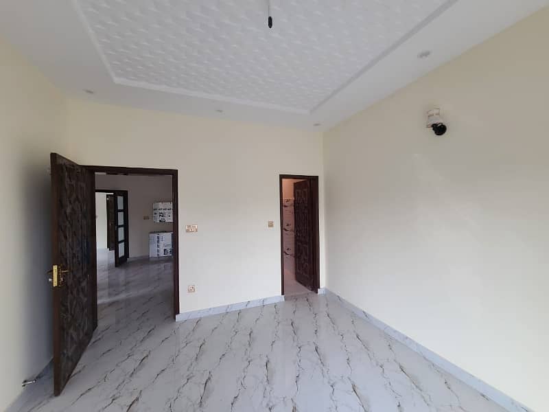 Prime Location 8 Marla House In Bahria Nasheman For sale 5