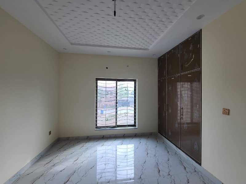 Prime Location 8 Marla House In Bahria Nasheman For sale 9