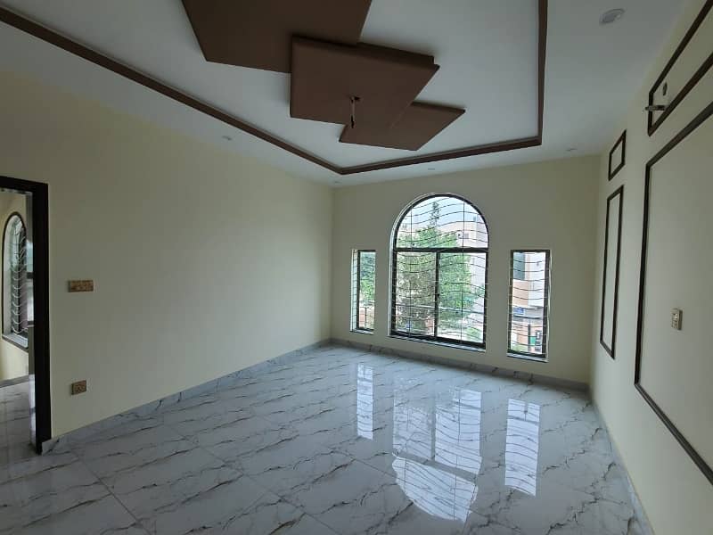 Prime Location 8 Marla House In Bahria Nasheman For sale 10