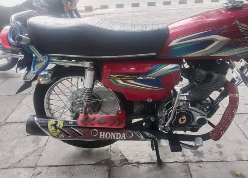 Honda 125 2022 model total genuine condition 2