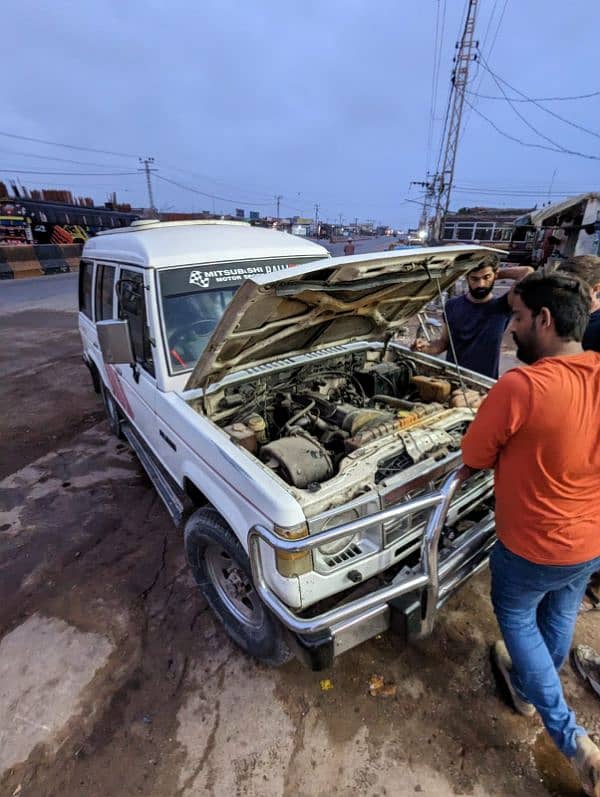 Mitsubishi Pajero 1989 2