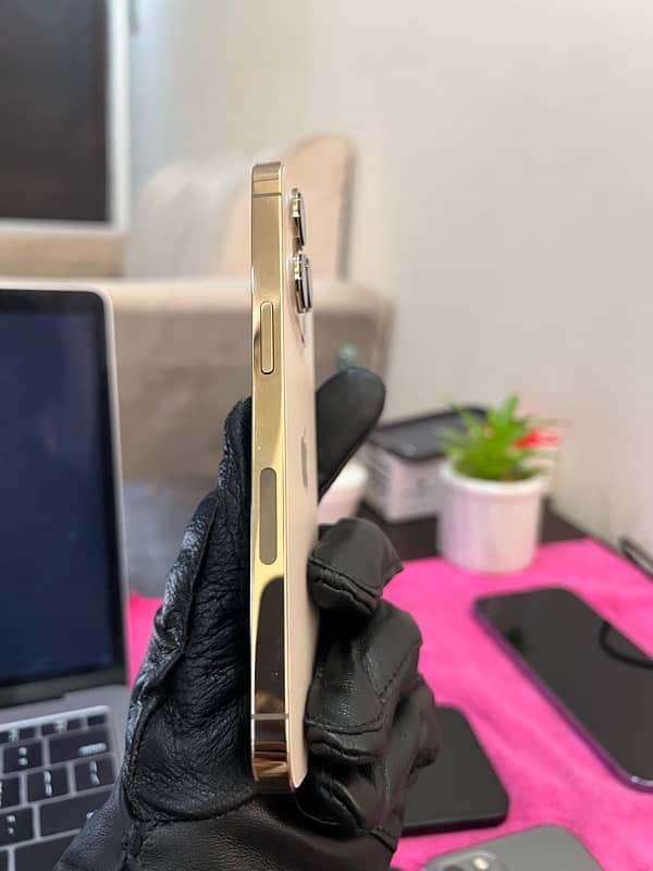 IPHONE 13 Pro (WITH BOX) 2