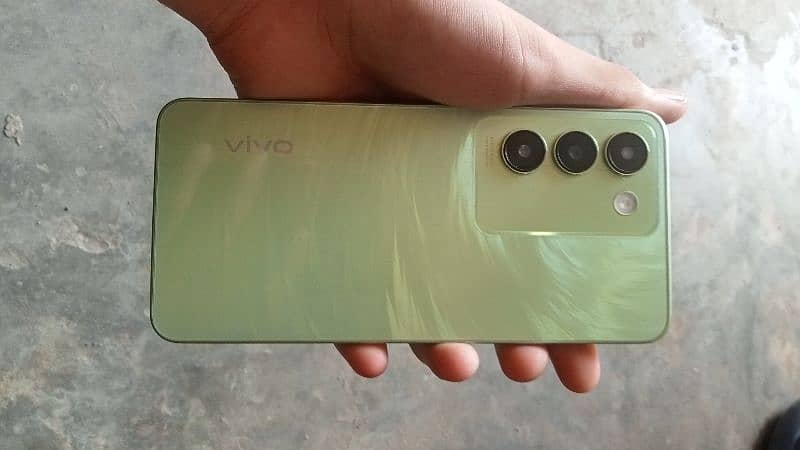 Vivo Y100 All Ok 10/10 condition with Box 4