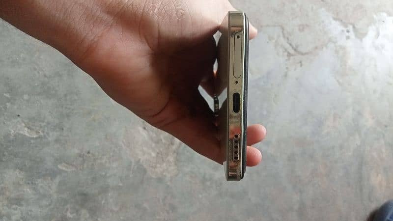 Vivo Y100 All Ok 10/10 condition with Box 5