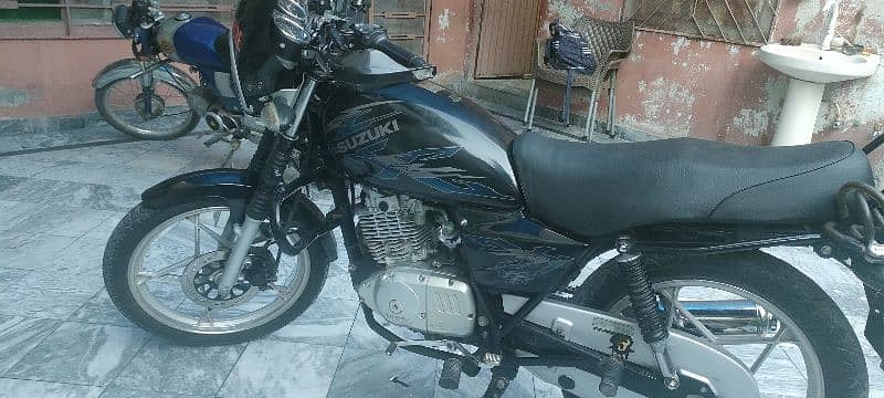 Suzuki GS 150 SE 3