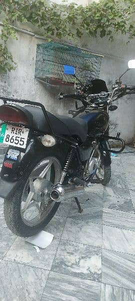 Suzuki GS 150 SE 6