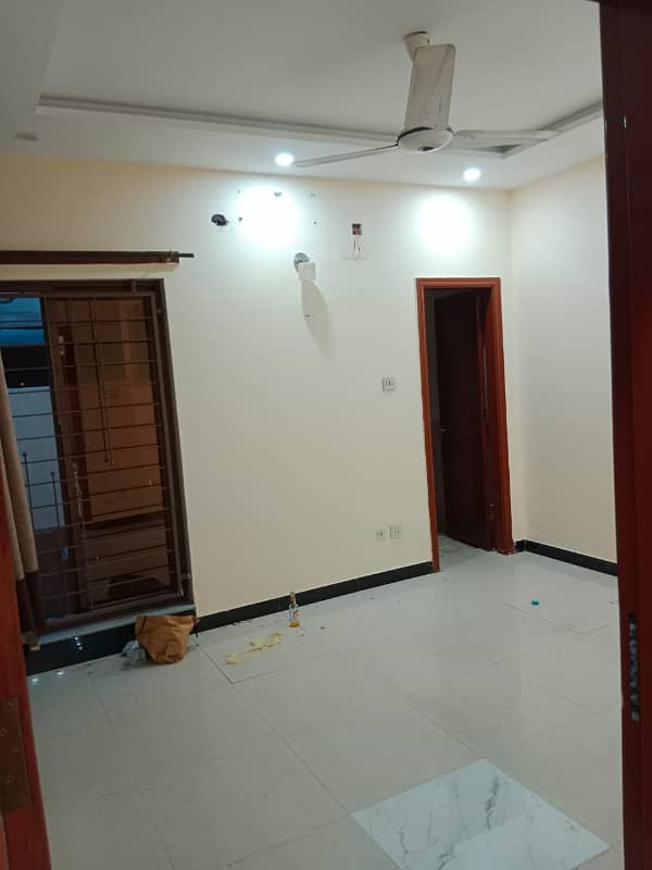 Rent a 10 Marla Upper Portion in Rafi Block, Bahria Town Lahore Like Brand New 3