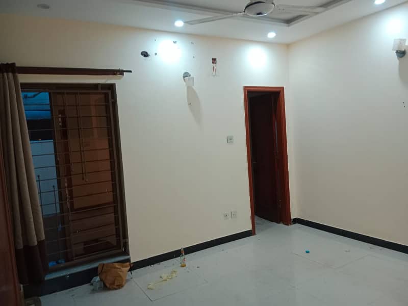 Rent a 10 Marla Upper Portion in Rafi Block, Bahria Town Lahore Like Brand New 4