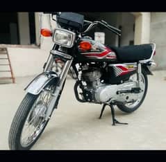 honda125.2024 docs complt all punjb registrd nmbr lga hua hy