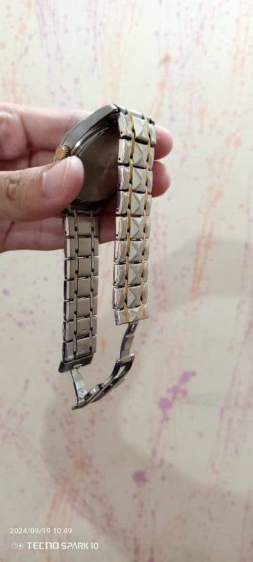 Binbond watch. . 2 straps chain also 8