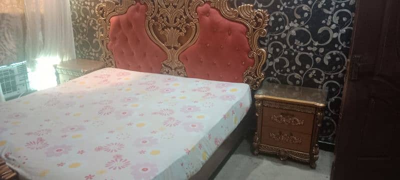 Bed set with side table and dressing 3