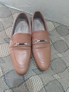 Hilton brand ke shoes hai just 3 4 bar used howe hai size 8 number hai