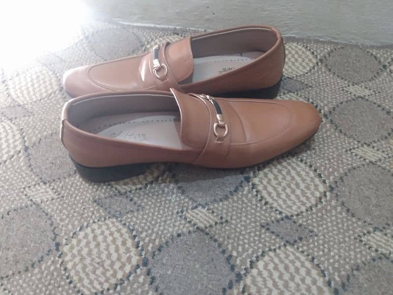 Hilton brand ke shoes hai just 3 4 bar used howe hai size 8 number hai 2