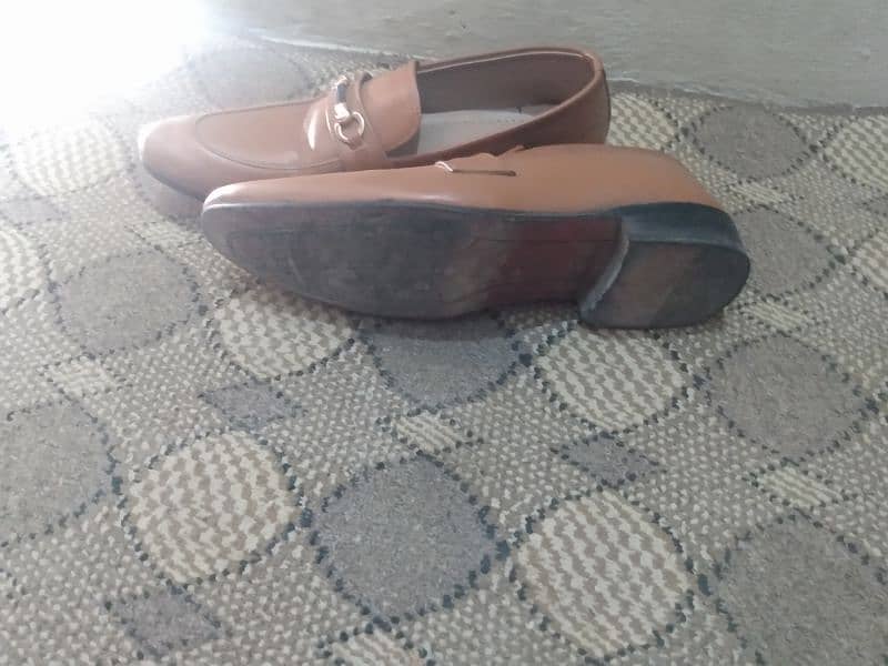 Hilton brand ke shoes hai just 3 4 bar used howe hai size 8 number hai 3