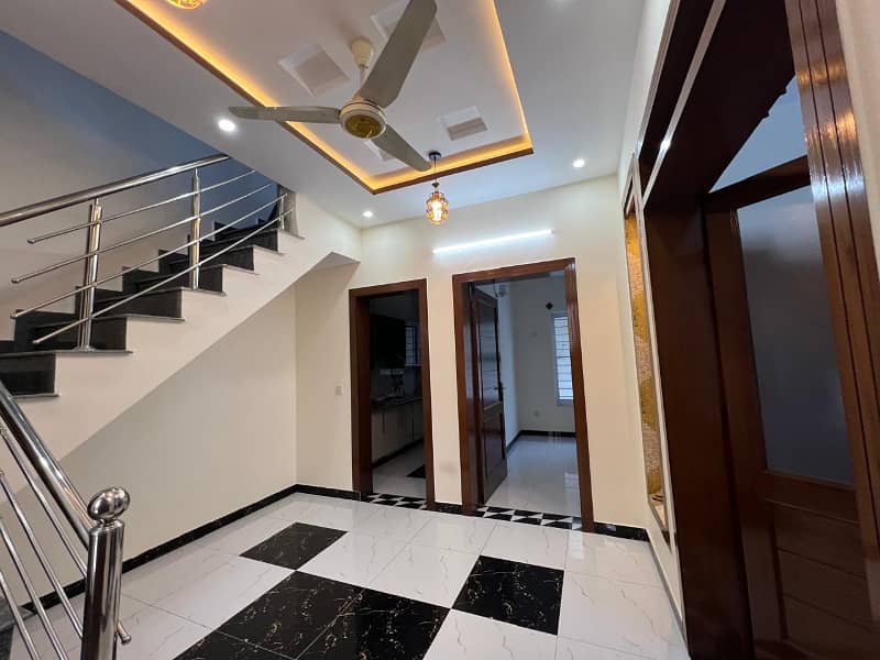 Brand New 4 Marla Luxury Full House For Rent In G-13/1 Islamabad 9