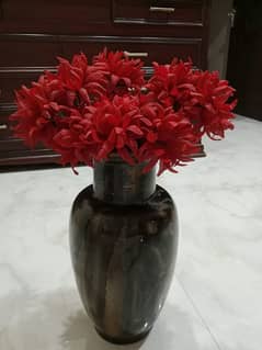 Decent Marble vase with flower bunch