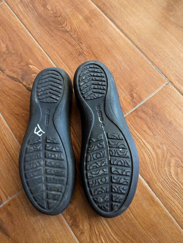 Crocs original US size 9 comfortable shoes 2