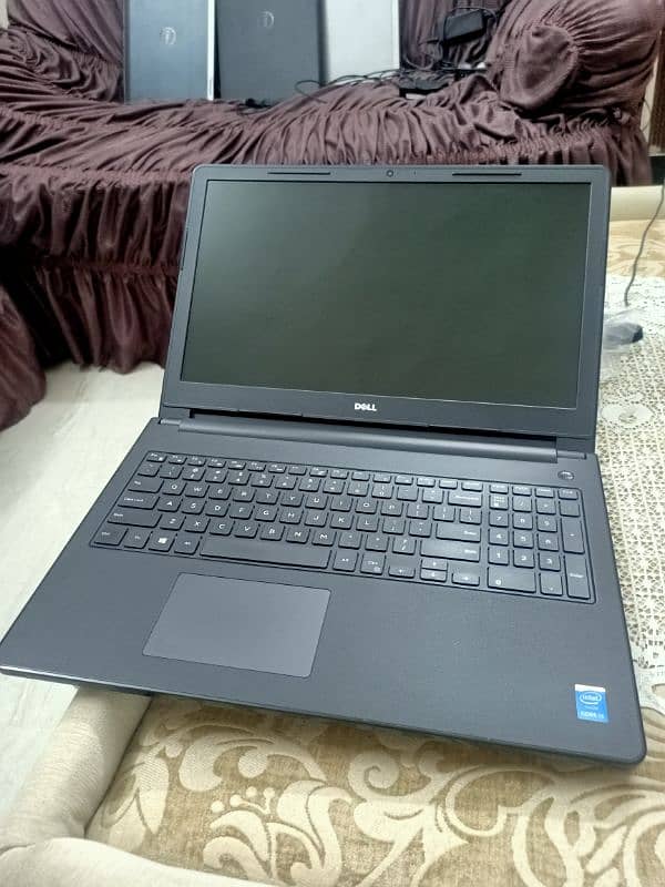 Dell 7th Generation core i5 2.70ghz 8gb ram 15.6 crystal led 1