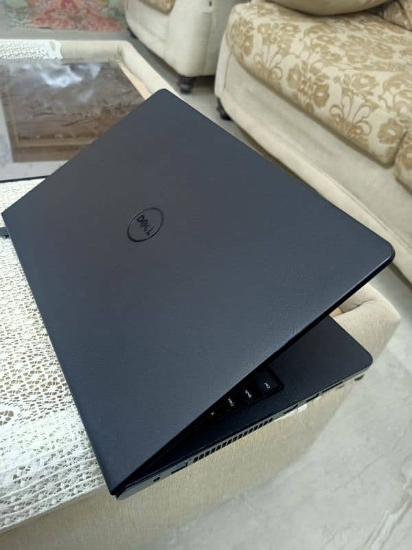 Dell 7th Generation core i5 2.70ghz 8gb ram 15.6 crystal led 3