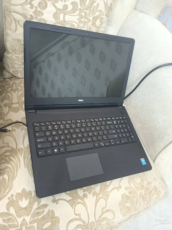 Dell 7th Generation core i5 2.70ghz 8gb ram 15.6 crystal led 6