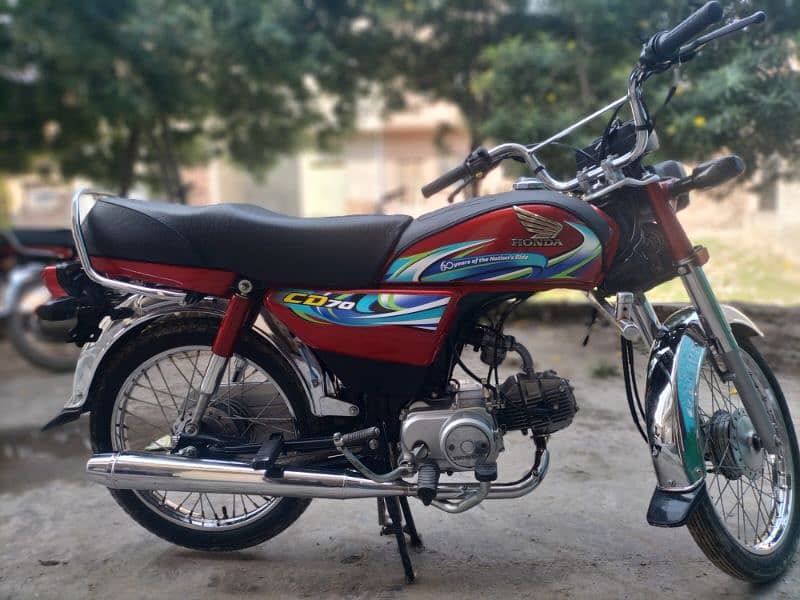 Honda CD70 for sale new condition 0/3/4/7/7/3/9/3/1/4/9 8