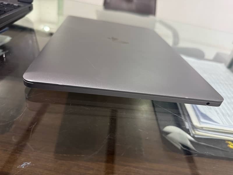 MacBook Pro 2016 13 inches 16/256 9