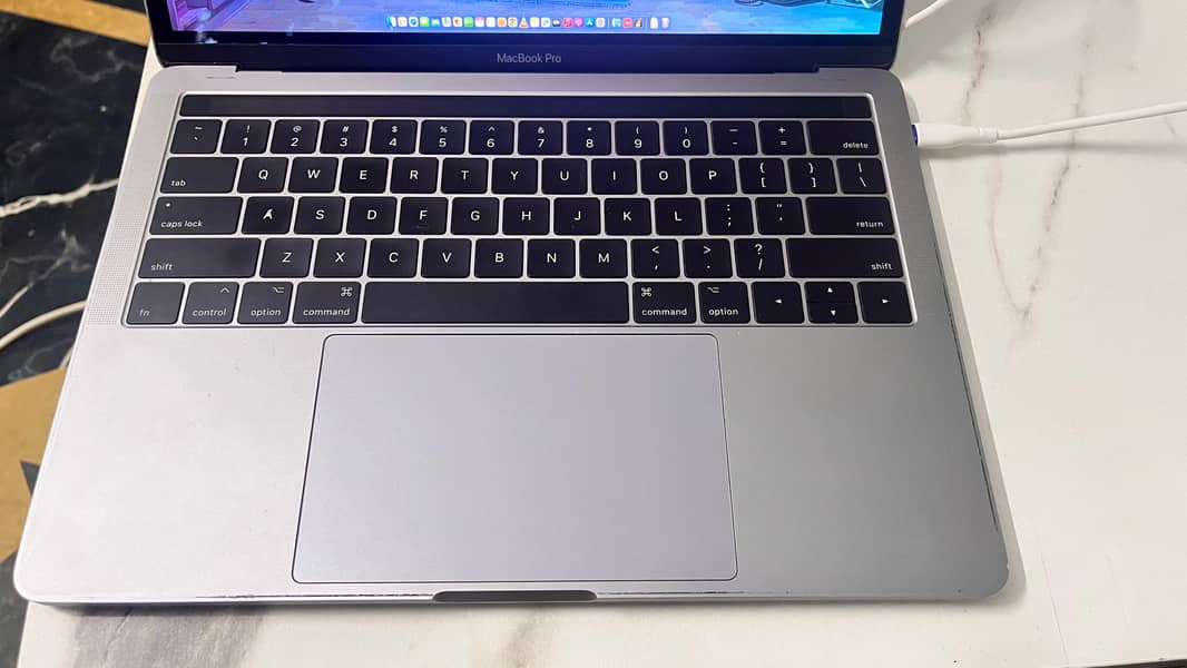 Apple MacBook pro (late 2017- 13 inch) Touch bar 3