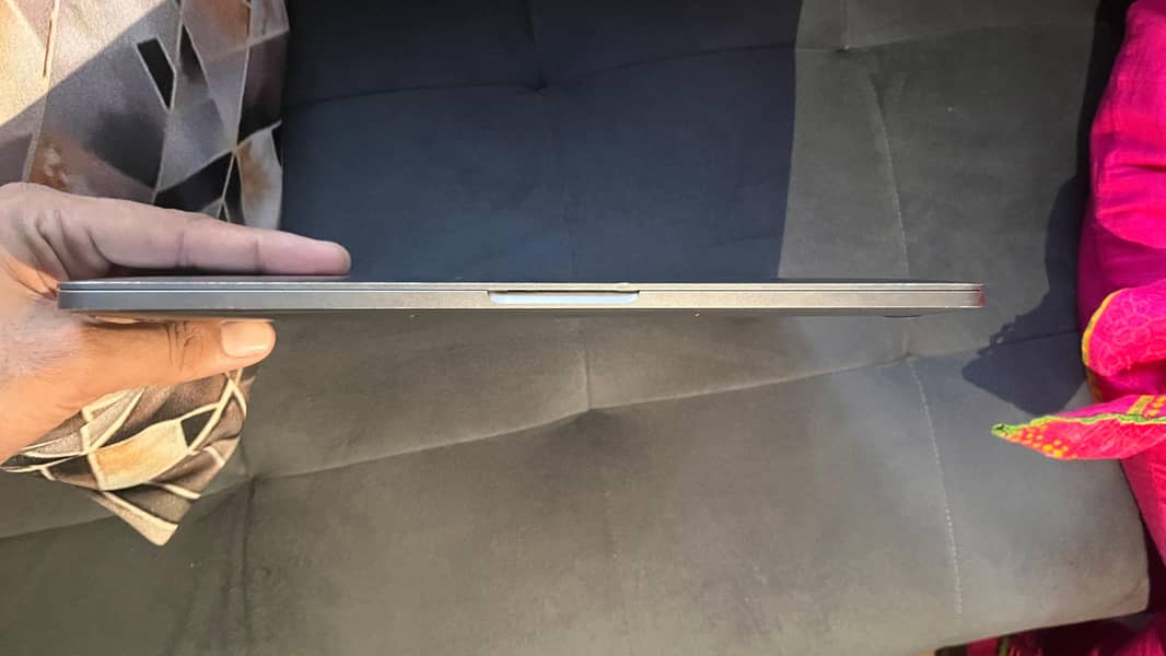 Apple MacBook pro (late 2017- 13 inch) Touch bar 4