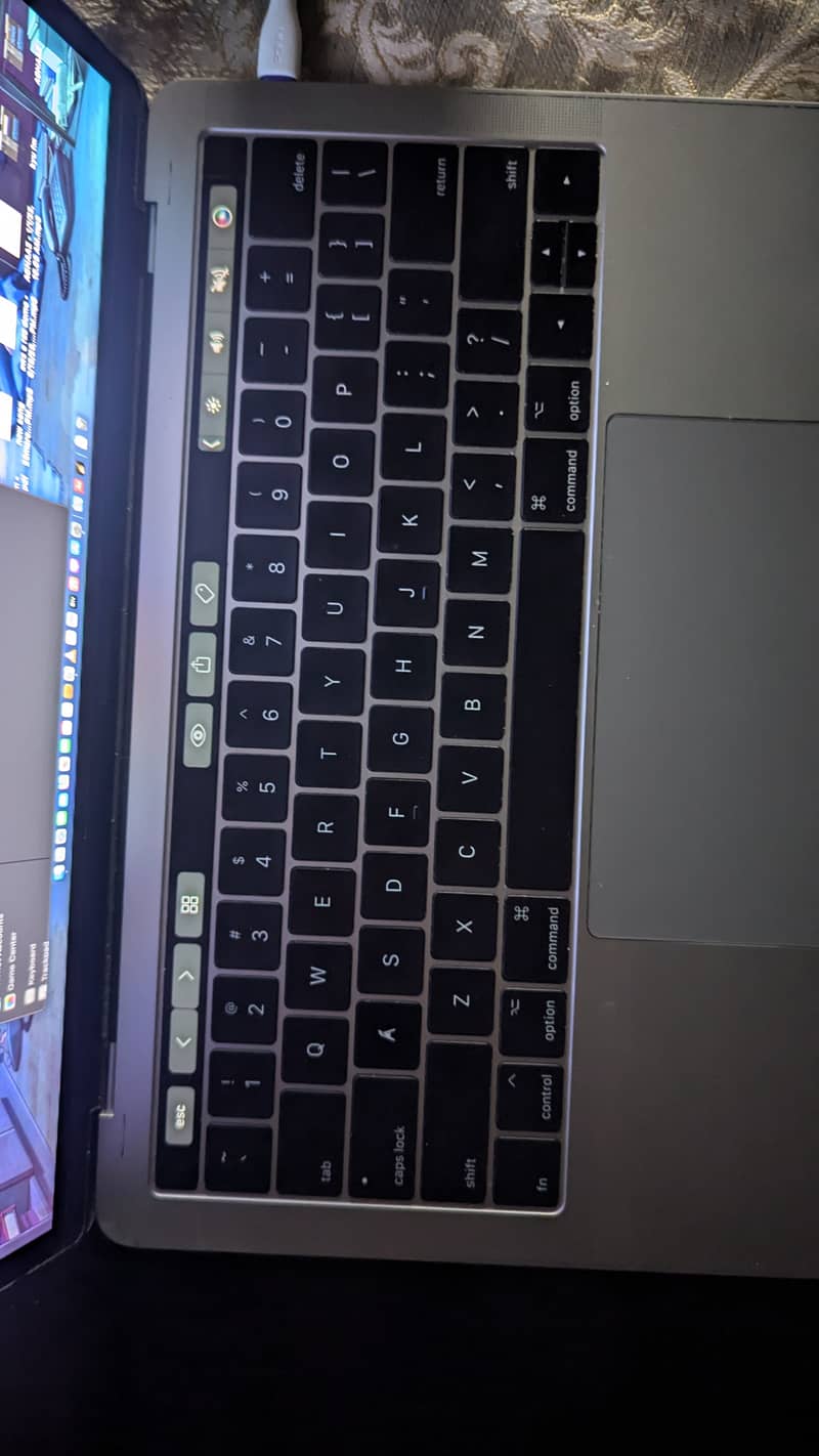 Apple MacBook pro (late 2017- 13 inch) Touch bar 8