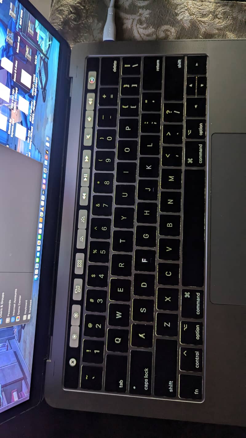 Apple MacBook pro (late 2017- 13 inch) Touch bar 9