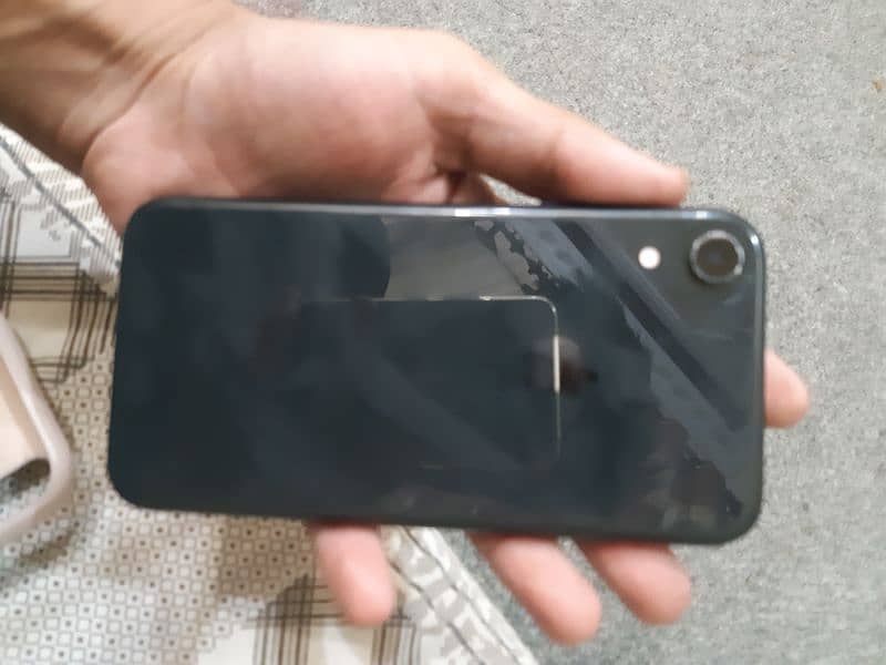 iPhone Xr 4