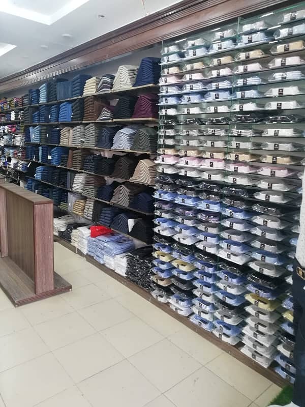 MAKKI COMPLEX 200 SQ FT GROUND FLOOR SHOP AVAILABLE FOR SALE IN MAKKI COMPLEX MAIN FEROZEPUR ROAD LAHORE. 6