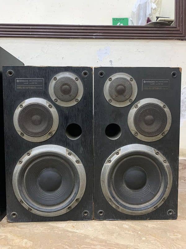 Hitachi Lo-D 3 Way Speakers. Lo-D HS-700 0