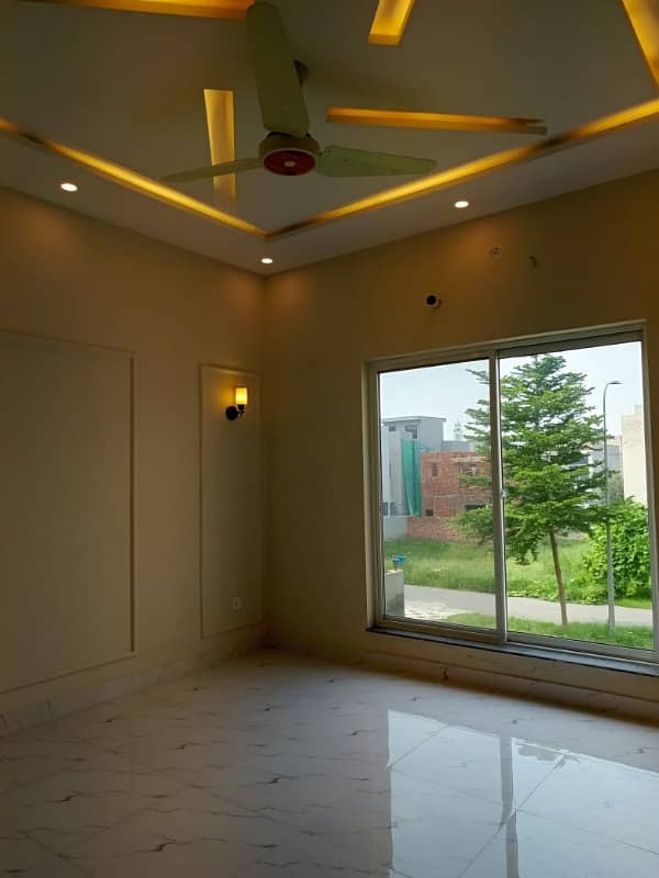 5 MARLA NOW FAMILY APARTMENT AVAILABLE FOR RENT IN FORMANITES HOUSING SCHEME BLOCK -C LAHORE. 4