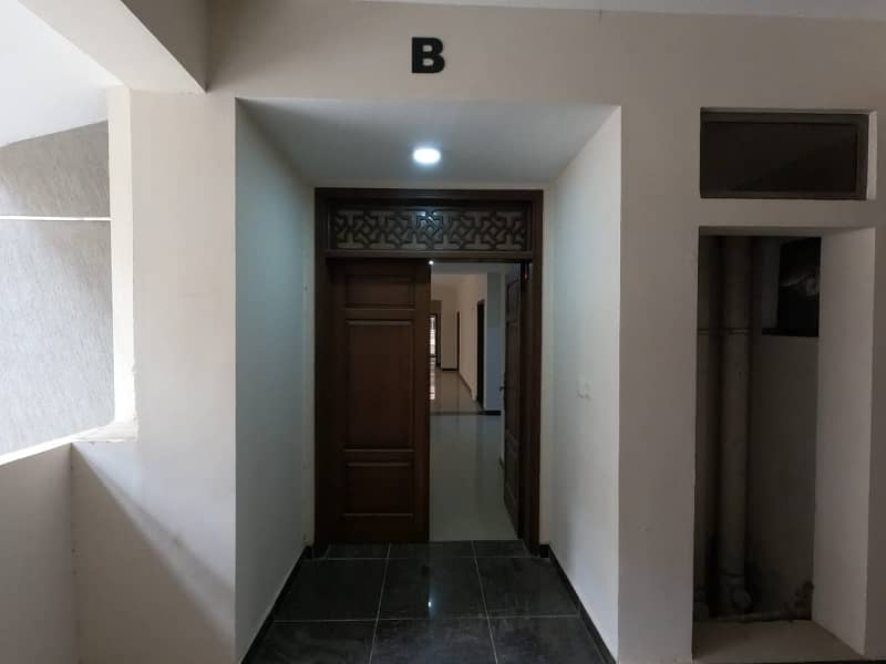 3300 Square Feet Flat For Sale In Askari 5 - Sector J 9