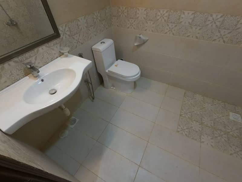 3300 Square Feet Flat For Sale In Askari 5 - Sector J 13