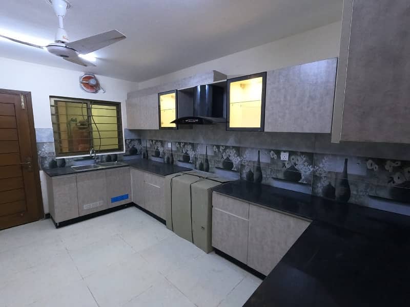 3300 Square Feet Flat For Sale In Askari 5 - Sector J 19