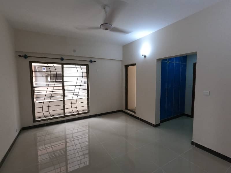 3300 Square Feet Flat In Stunning Askari 5 - Sector J Is Available For sale 17