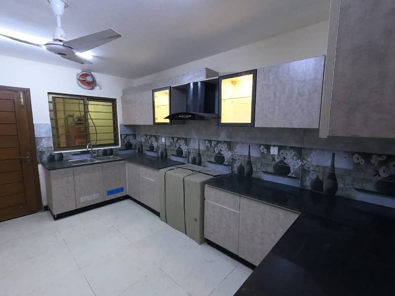 3300 Square Feet Flat In Stunning Askari 5 - Sector J Is Available For sale 19