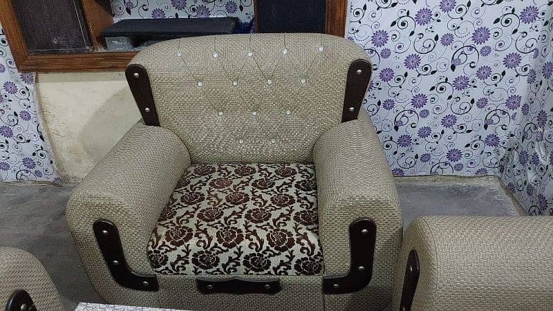 only 6month used sofa 3