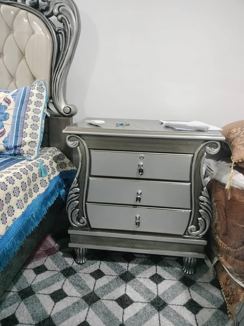 King Size Bed with Side Table , Dressing table, 2Room Chairs, Dewan 1