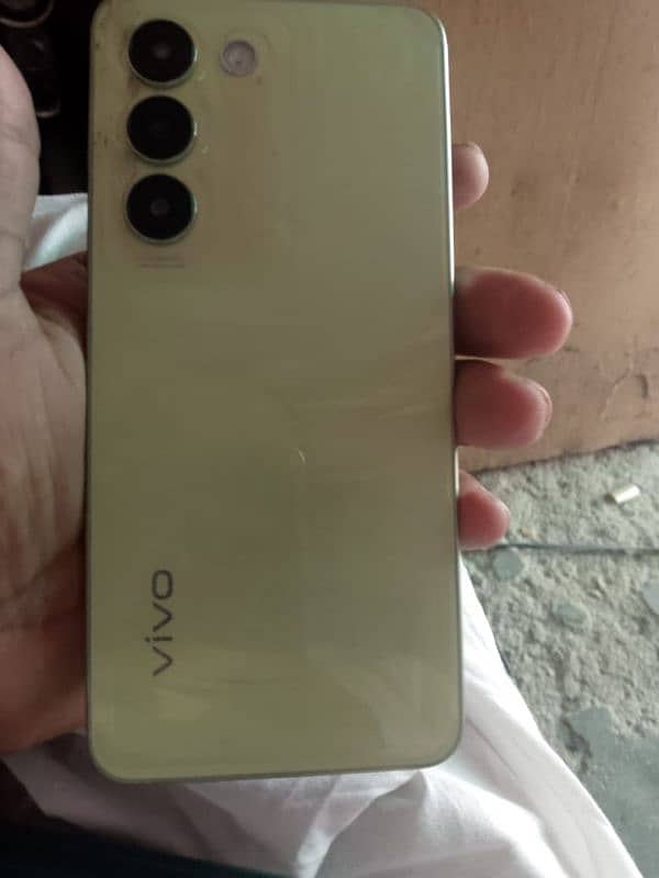 Vivo y 100       Rabta number 03107672180 1