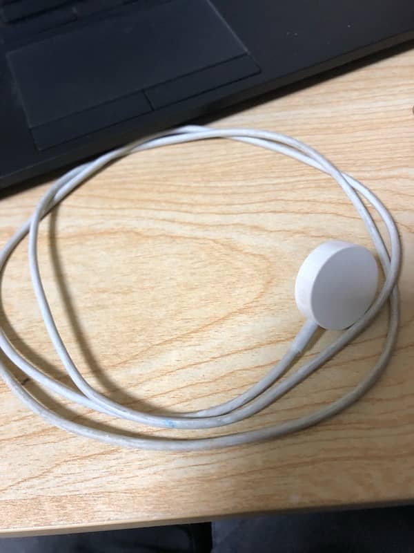 Apple Watch Series 4 original cable 2