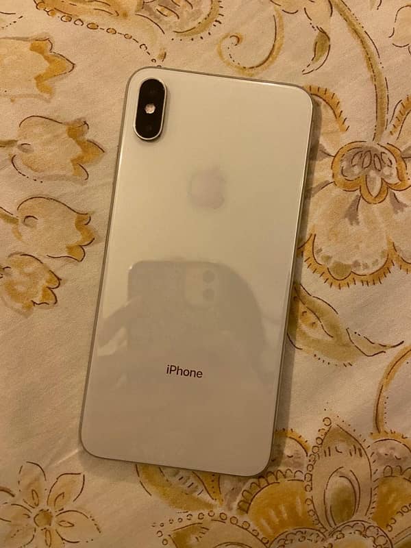 iphone xs max 64gb gold colour 2